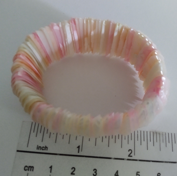 Mother of Pearl Shell Stretch Bracelet - Picture 5 of 5